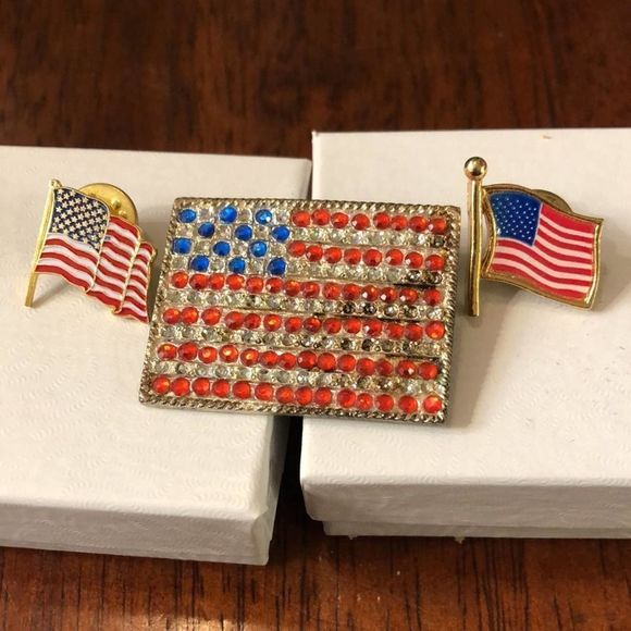 Vintage Three US Flag pins - Picture 3 of 9